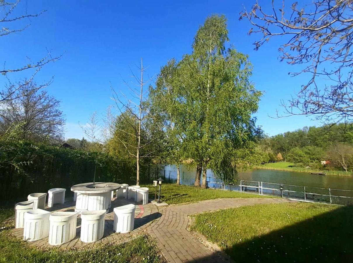 Vila Szemermetes Erzsok Nyaralohaz Gyomaendrőd Exteriér fotografie